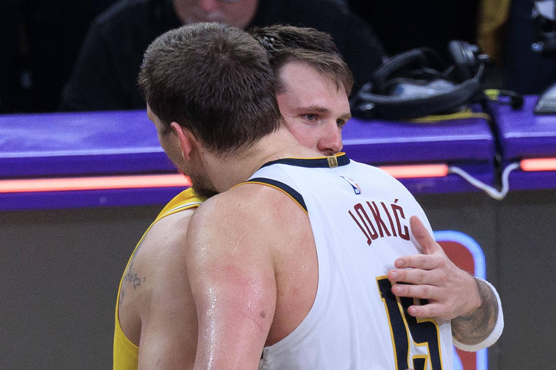 Luka Dončič v drese Los Angeles Lakers a Nikola Jokič v drese Denver Nuggets.
Zdroj: IMAGO