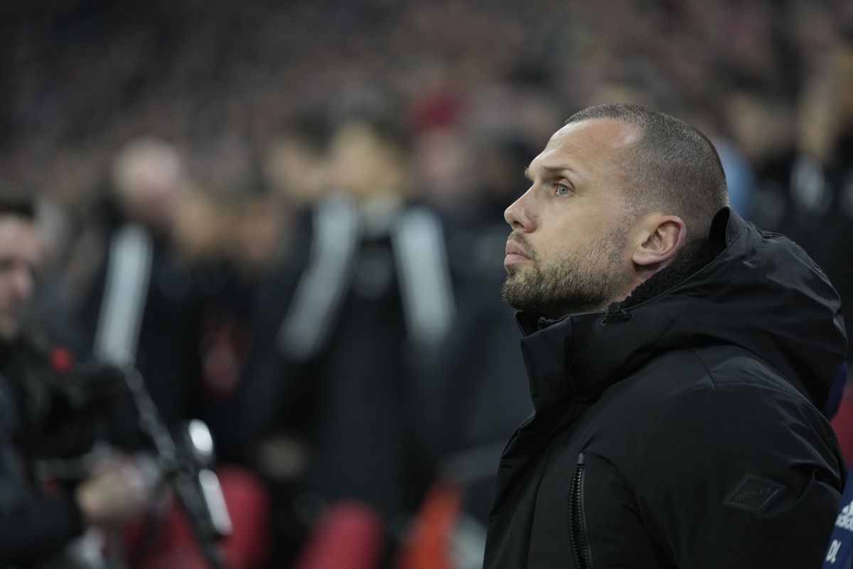 Najprv stratil titul, teraz aj prácu. Ajax sa rozhodol ukončiť spoluprácu s hlavným trénerom