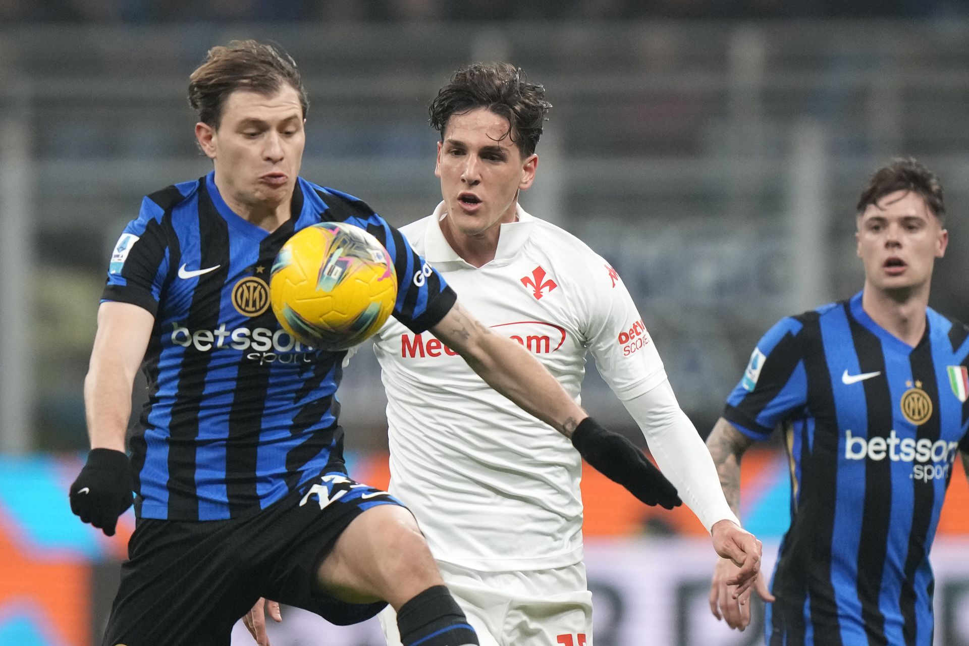 Nicolo Barella (Inter) a Nicolo Zaniolo (Fiorentina). Zdroj: SITA/AP