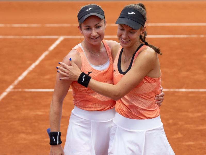 WTA Londýn: Tereza Mihalíková po boku Britky zvládla súboj v Queen´s Clube a postupuje