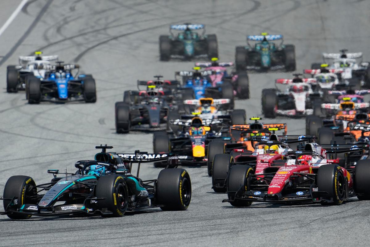 Najnebezpečnejšia časť víkendu. Piloti Formule 1 budú pretekať na špeciálnych monopostoch