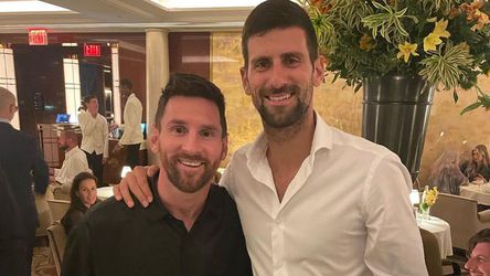 Stretnutie velikánov! Fotka Novaka Djokoviča s Lionelom Messim rozbila internet