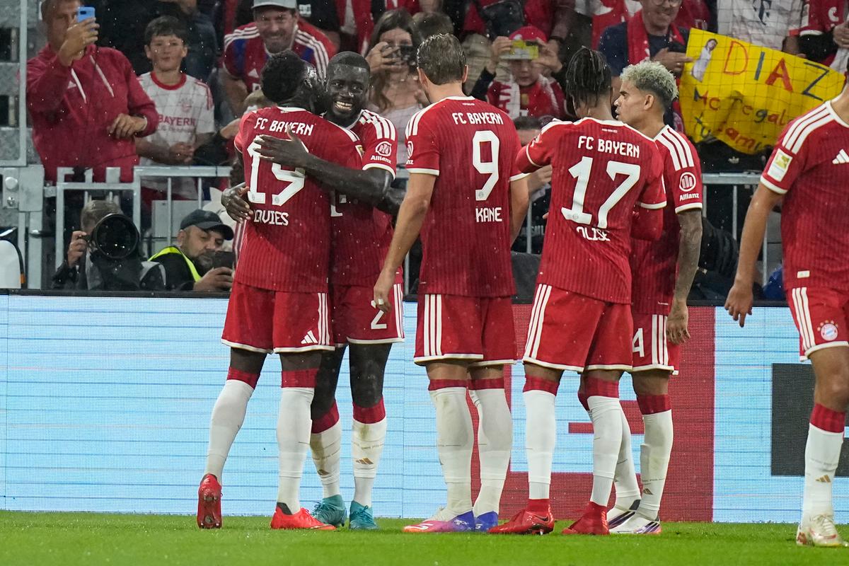 Obhajca titulu vstúpil do Bundesligy kanonádou. Bayern po prestávke zlomil Stuttgart