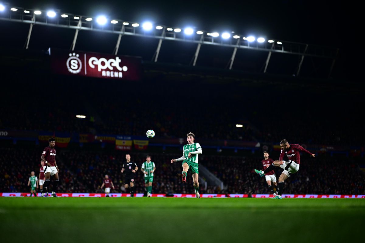 Sparta bez Slovákov v mestskom derby prehrávala, no v 2. polčase zachránila body