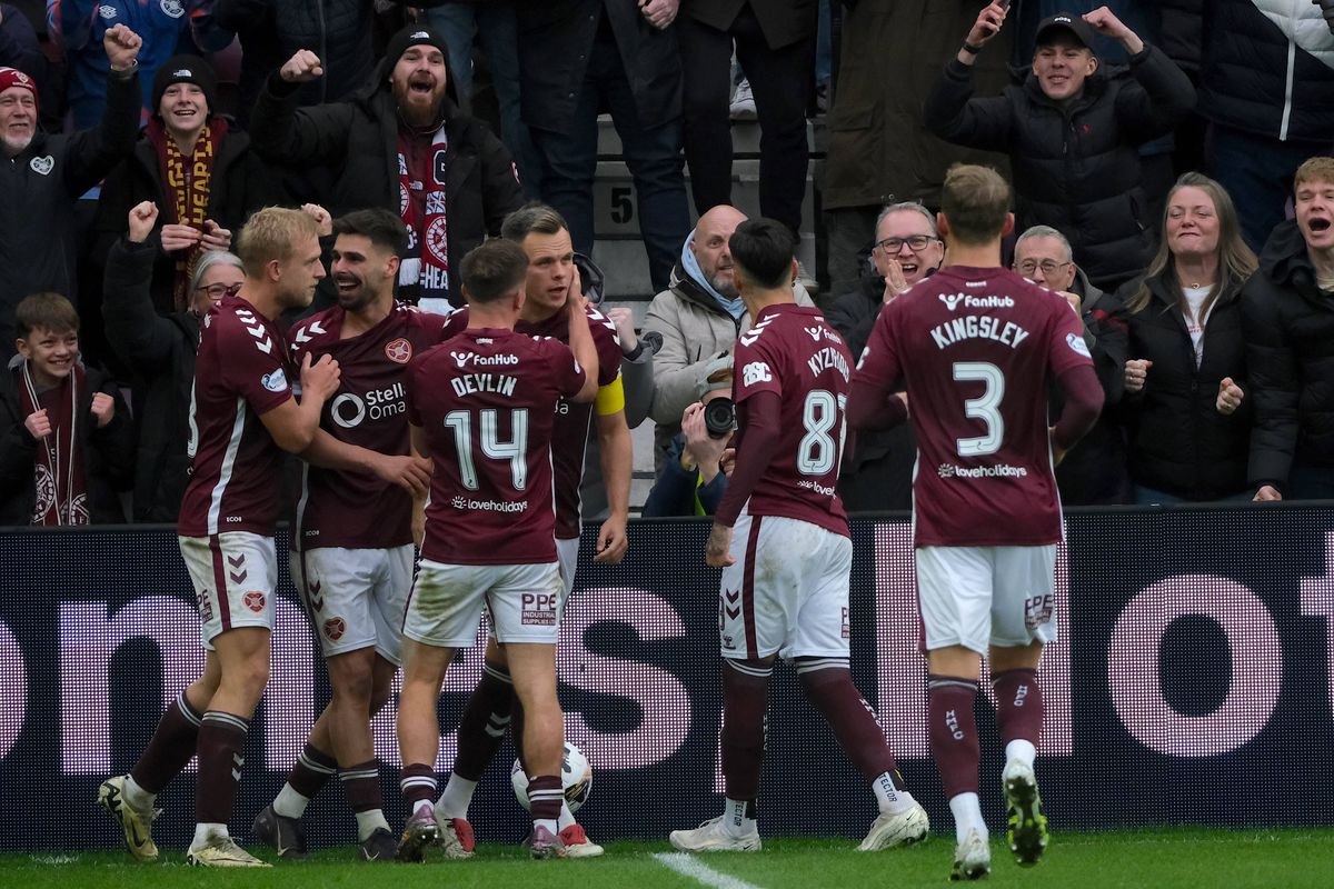 Naposledy to dokázal Alex Ferguson. V slávnych kluboch padajú hlavy, liga ma senzačného lídra