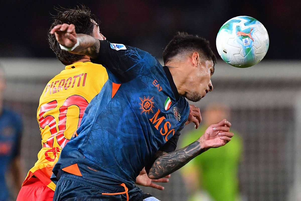 Neapol sužovaný zraneniami to v Lecce zvládol a opäť je líder nekompletnej tabuľky