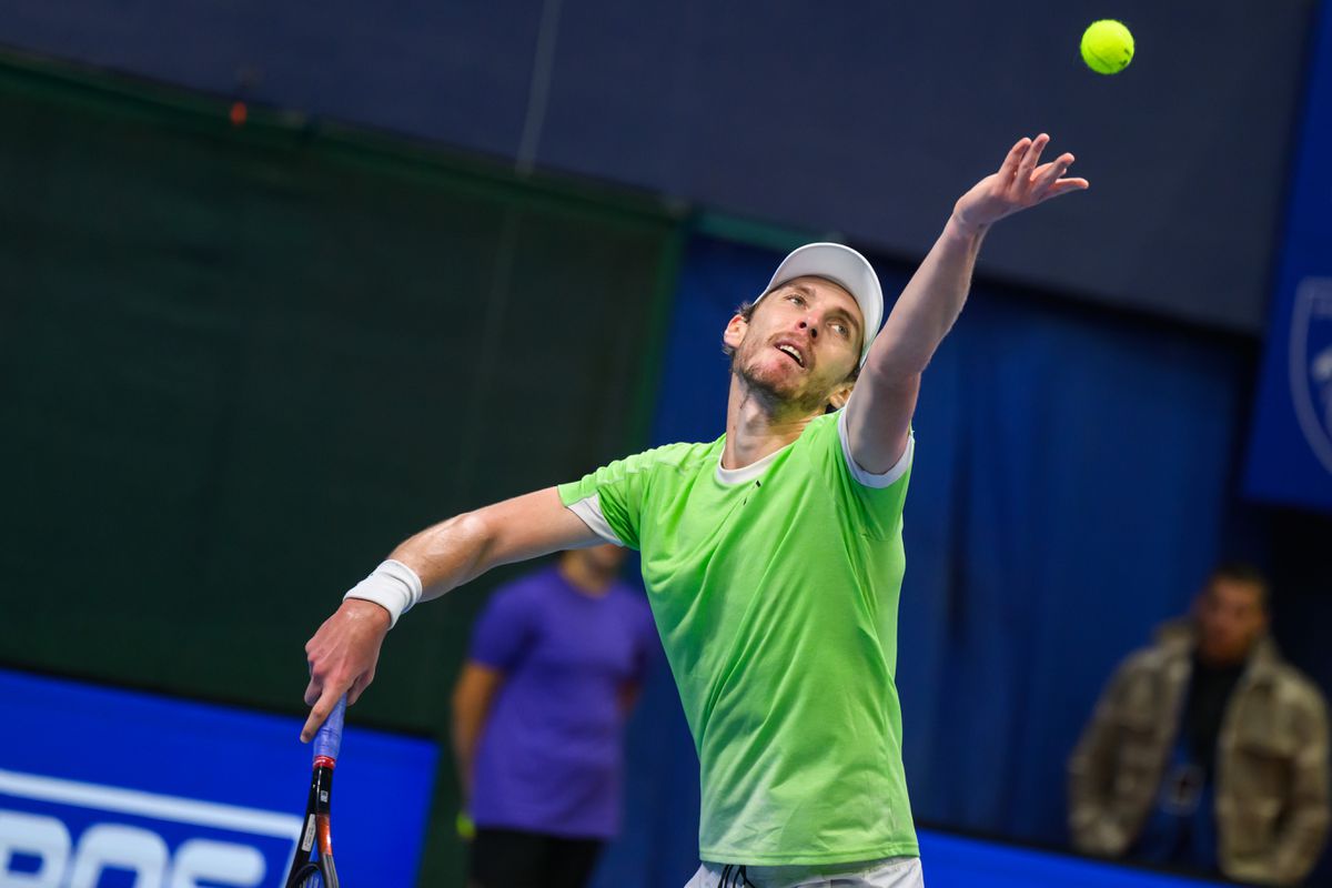 Lukáš Klein drží slovenskú vlajku v kvalifikácii. Od Australian Open ho delí posledný krok