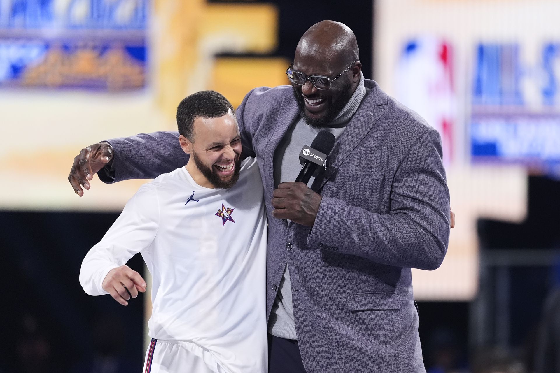 Shaquille O'Neal (vpravo) so Stephenom Currym.
Zdroj: SITA/AP