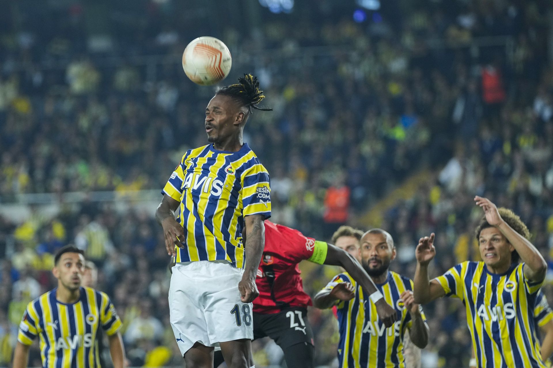 Lincoln v drese Fenerbahce. Zdroj: SITA/AP