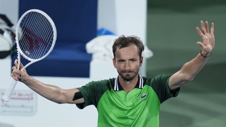 ATP Dubaj: Medvedev postúpil do semifinále, Lehečka skrečoval
