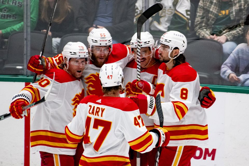 Calgary Flames pokračuje vo výpredaji. Martin Pospíšil prišiel o skúseného spoluhráča