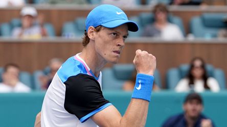 ATP Miami: Dominancia na kurte. Jannik Sinner sfúkol Medvedeva a postúpil do finále