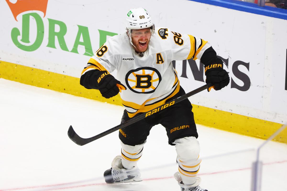 Pastrňák v prodloužení zachránil Boston, Rulík čeká na rozhodnutí hvězdy před MS