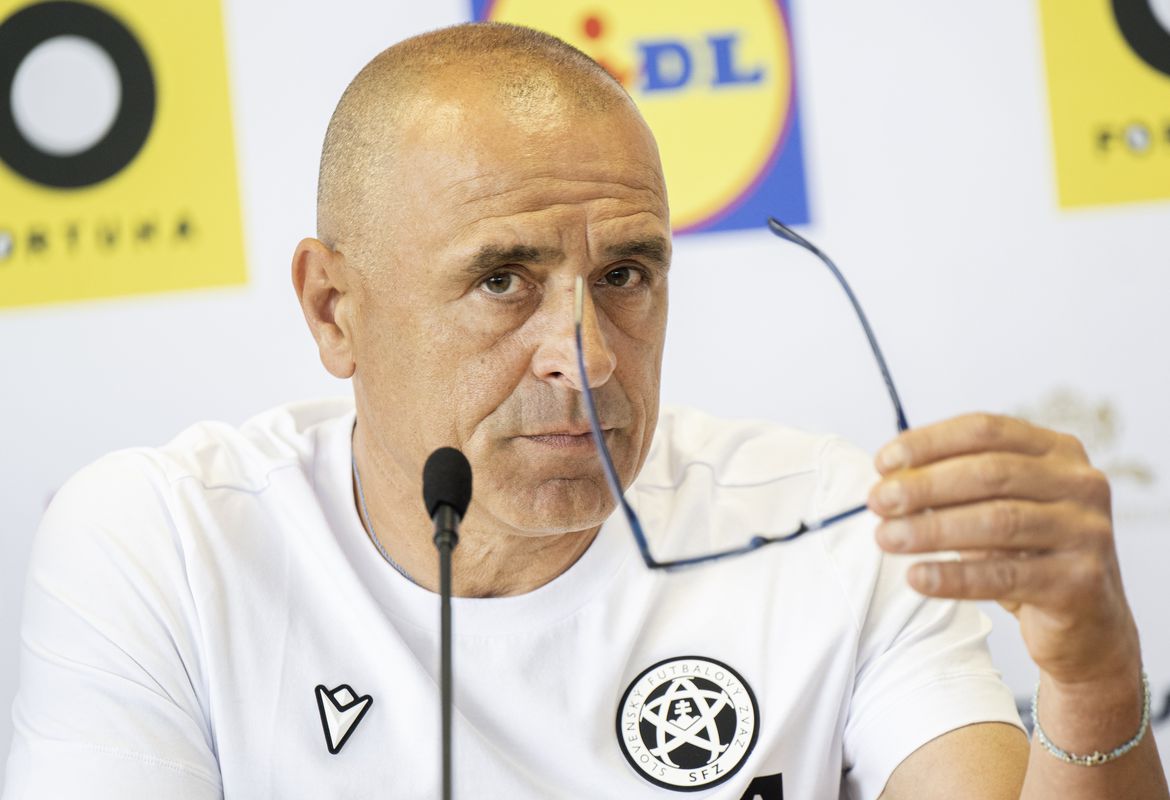 Člen výkonného výboru SFZ pripustil, že by Calzona mohol skončiť ešte pred barážou