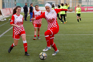 Vo Francúzsku môžu zakázať moslimským hráčkam hidžáb počas zápasu, rozhodol súd