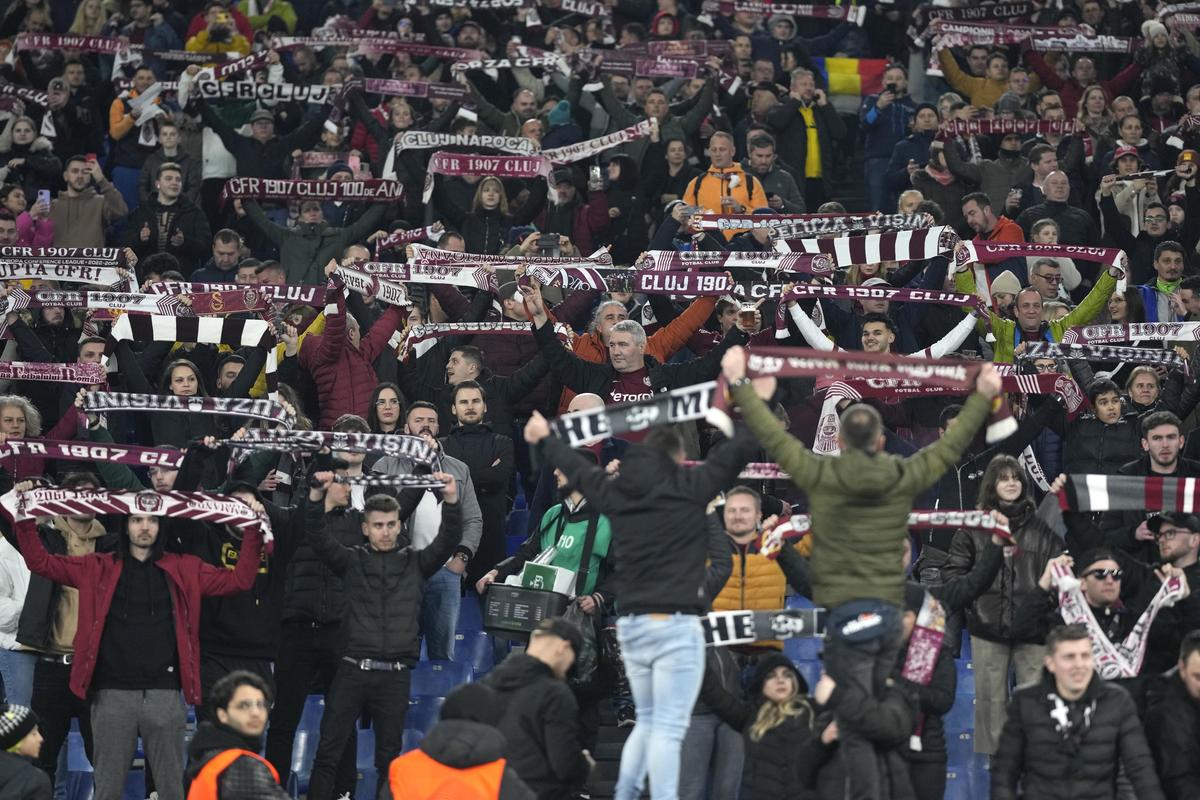 Bezprecedentný problém. Popredný klub známy z európskych súťaží nemá peniaze na cestu za súperom