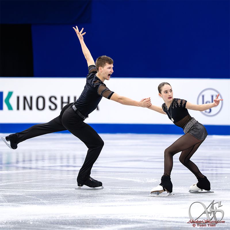 Krasokorčuľovanie: Hečková a Války si vo voľných jazdách polepšili, zlato získali Kanaďania