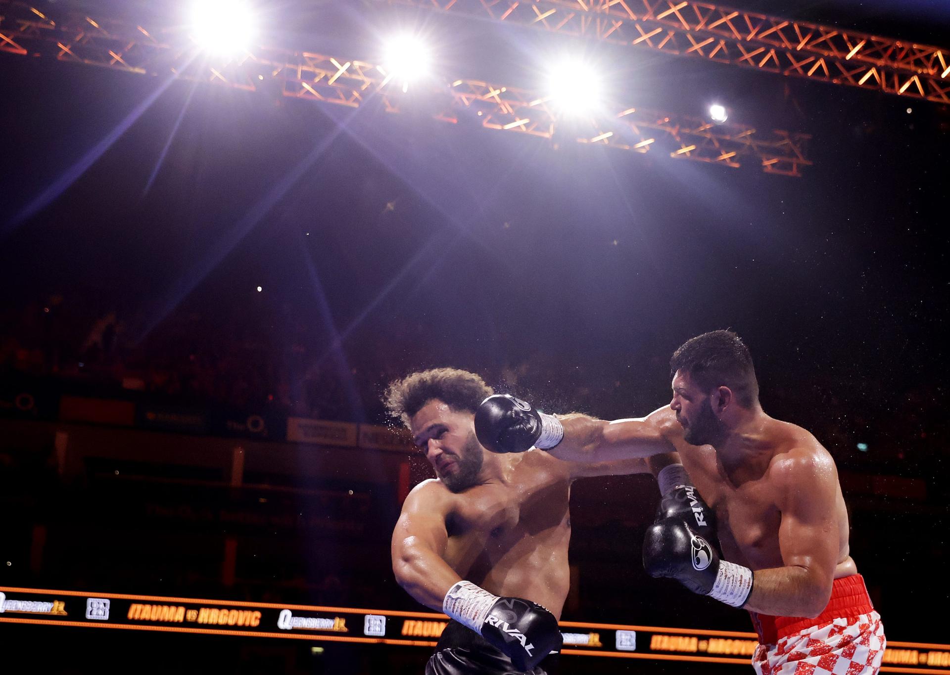 Box / Filip Hrgovič vs Moses Itauma (vľavo). Zdroj: TASR/AP