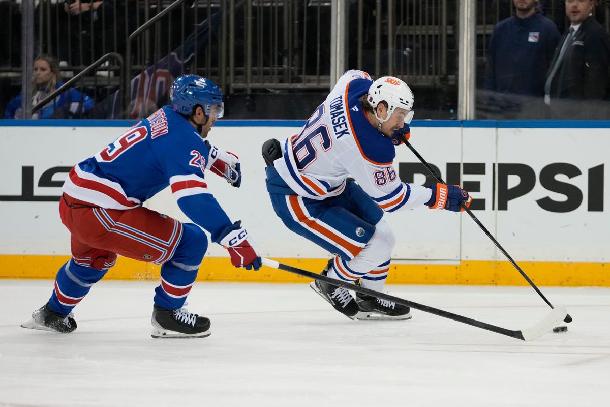 Radšej pravidelne hrať vo Švédsku ako sedieť vedľa McDavida. Český hokejista končí v Edmontone