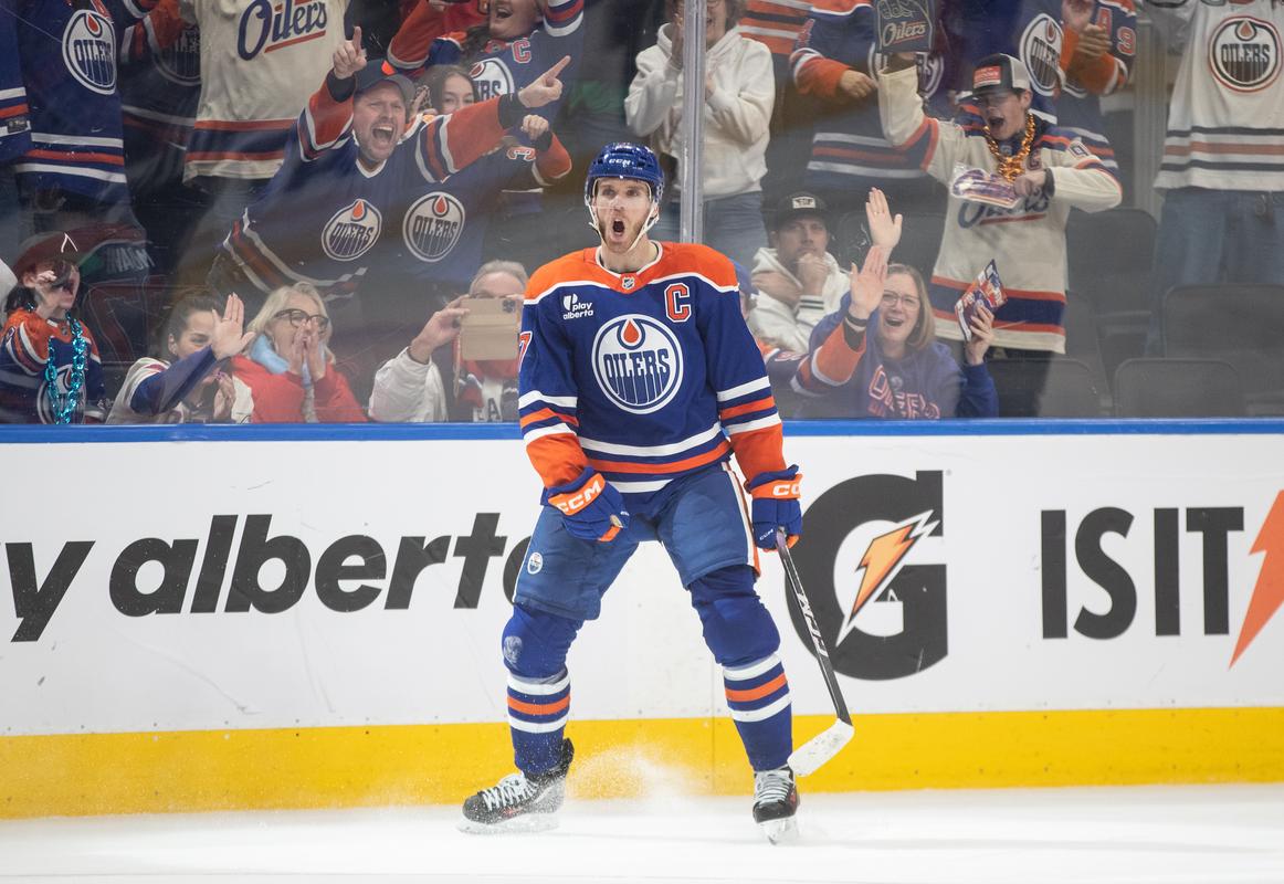 McDavid ťahá fantastickú sériu už 10 sezón. Takých hráčov bolo v histórii NHL len pár