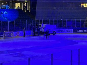 Pokazená rolba poškodila ľad, Slováci zápas v hlavnej hale nedohrajú