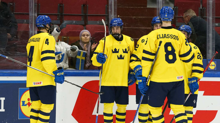 MS v hokeji U18: Švédi si skomplikovali situáciu, USA a Kanada zdemolovali súperov