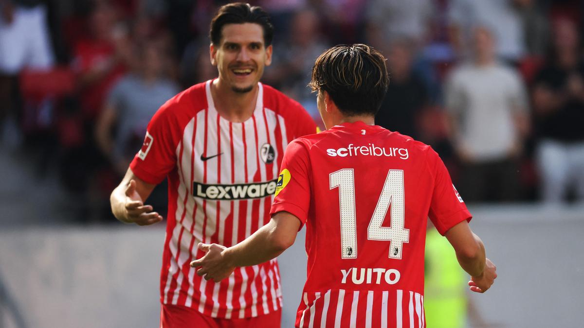 VIDEO Freiburg odštartoval sezónu vo veľkom štýle. Suzuki zostrelil Brémy hetrikom