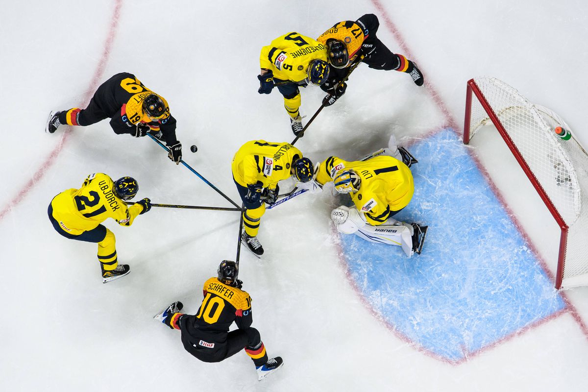 MS v hokeji do 20 rokov 2026 smerujú k veľkému súboju nezdolaných tímov, črtá sa aj bitka o holý život