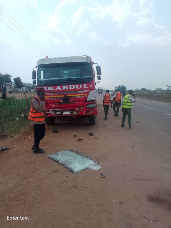 Nie je to normálne. Nehoda Anthonyho Joshuu v Nigérii rozvírila debaty