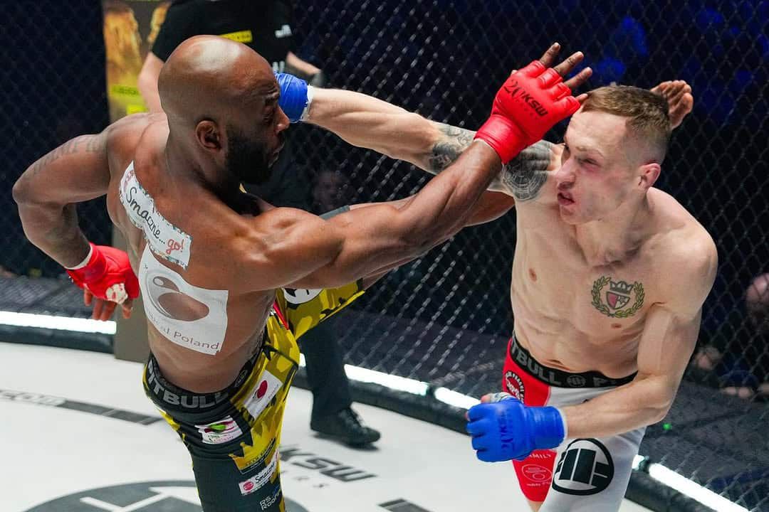 Pokojne to môže byť úplne inak: Chorvát vyhráva len na submisie, Juráček má pred zápasom varovanie