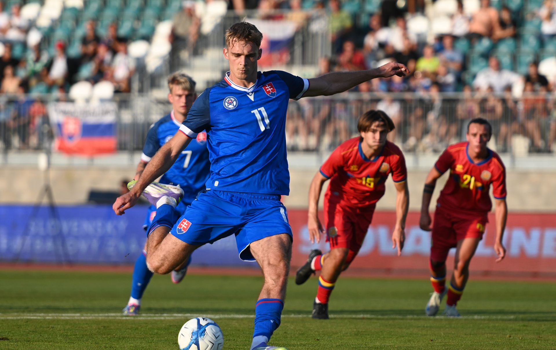 Adam Griger v drese reprezentácie do 21 rokov. Zdroj: TASR