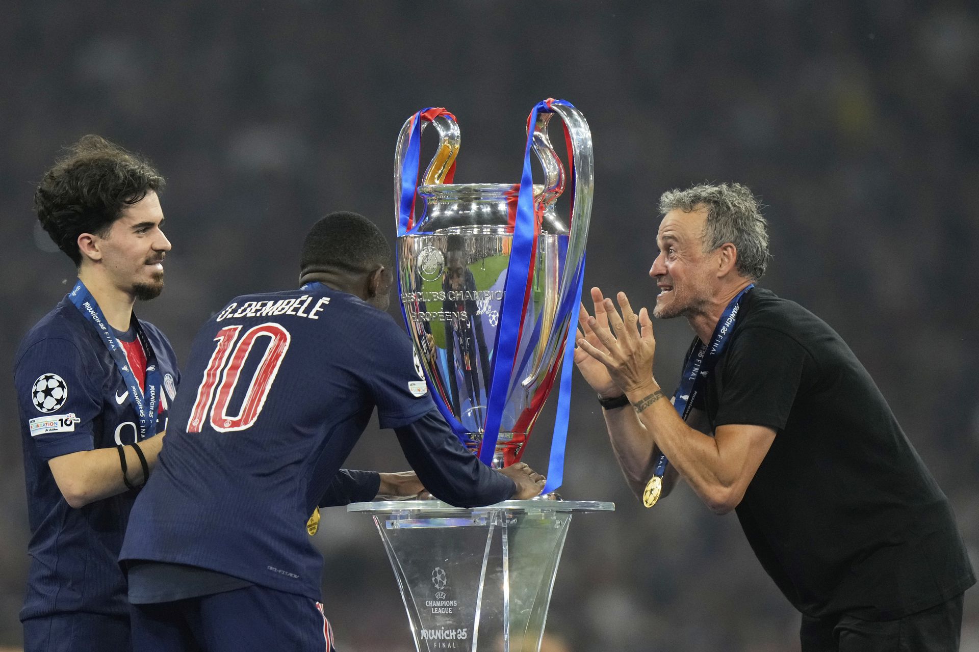 PSG oslavuje historický triumf v LM. Zdroj: SITA/AP