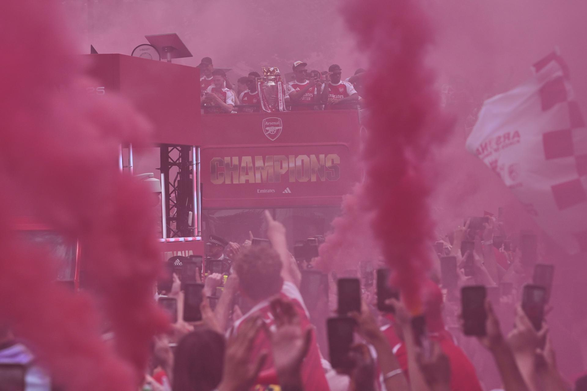 Arsenal oslavuje titul v Premier League. Zdroj: SITA/AP