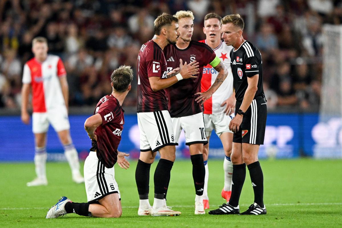 Fiasko na Letnej. Slavia dobyla štadión rivala po šiestich rokoch, Surovčíkovi poslala jasný odkaz