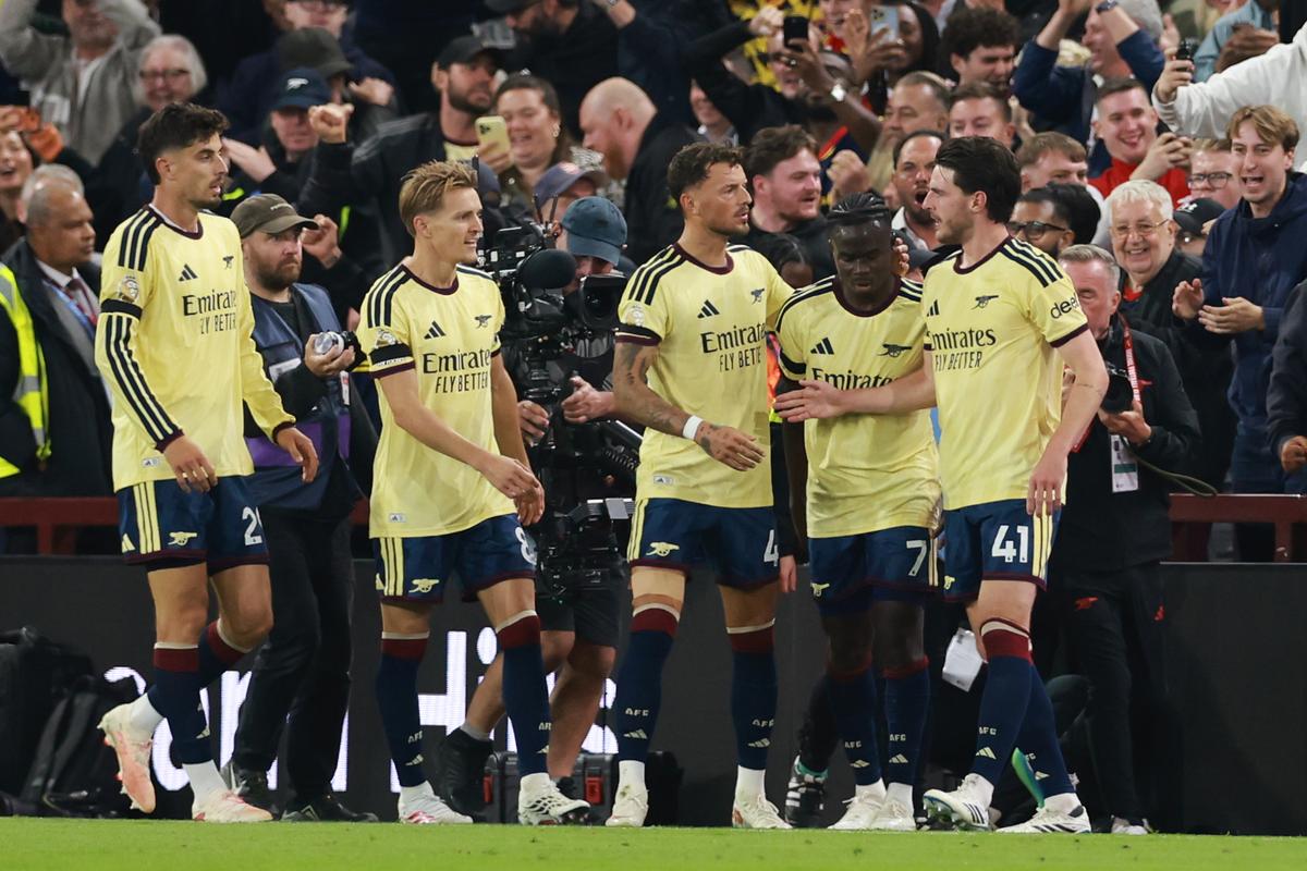 Aston Villa nenašla recept na nepriepustnú obranu. Arsenal zrušená penalta nezlomila, hrdinom Saka