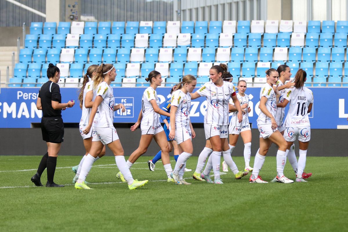 Škandál u nášho suseda. Bývalý funkcionár vraj v šatni tajne natáčal futbalistky