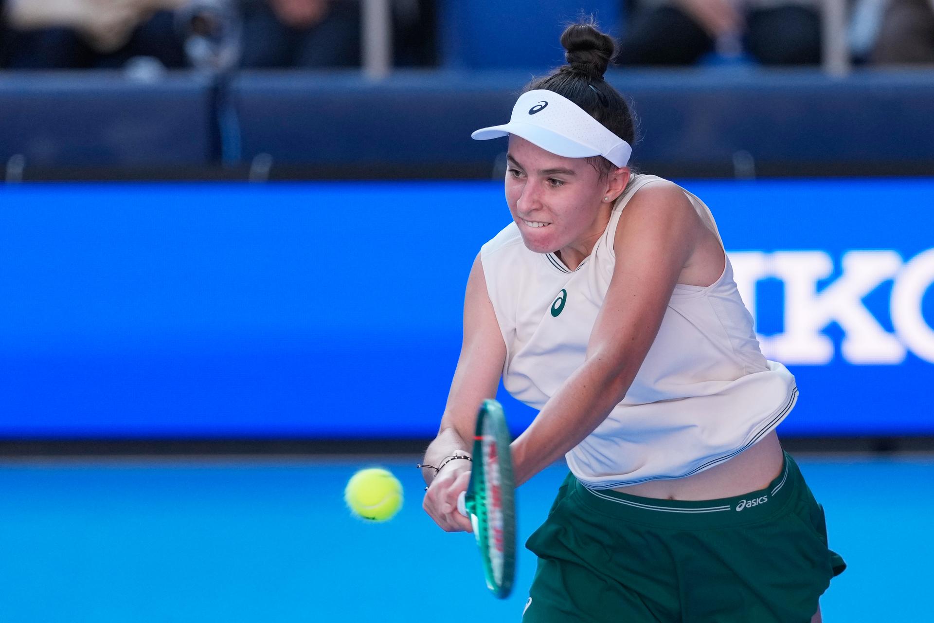 Mia Pohánková v zápase proti Diane Šnajderovej (WTA Tokio semifinále). Zdroj: SITA/AP