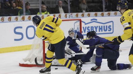 MS v hokeji U20: Fíni obrali Švédov o stopercentnú bilanciu. Severské derby rozhodli až nájazdy