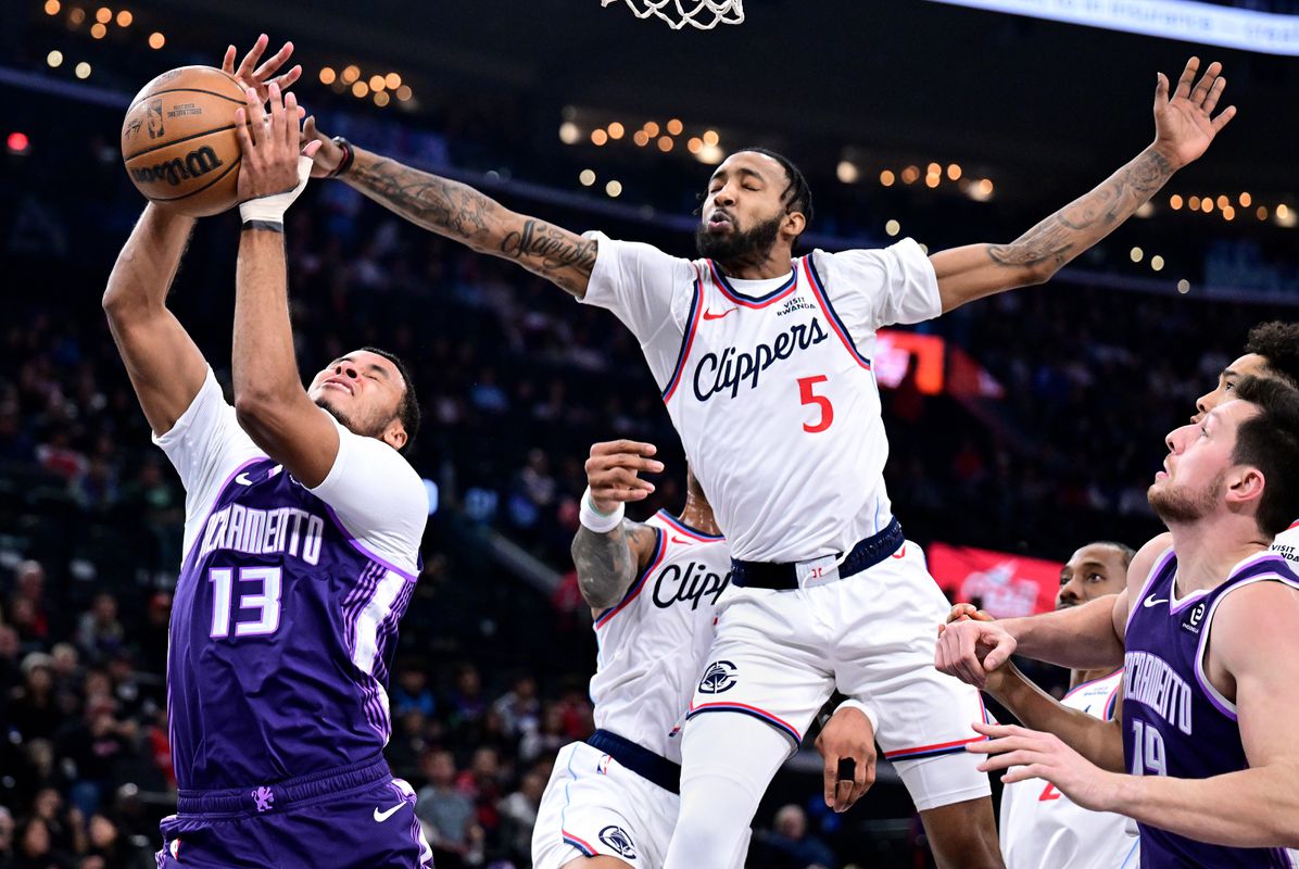 VIDEO Clippers sa prebrali po nevydarenom úvode. Lakers pokračujú v nevýrazných výkonoch