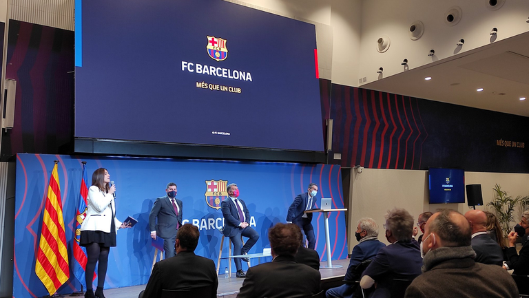 Ръководството на Барселона си дава срок до две години да