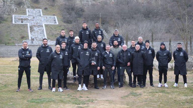Представителният отбор на Локомотив Пловдив посети днес защитената местност Рупите