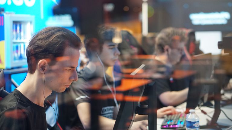 Отборът на VOYVODA допусна загуба от играчите на Forward след