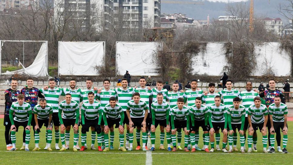 Черно море с 12 юноши за пролетта