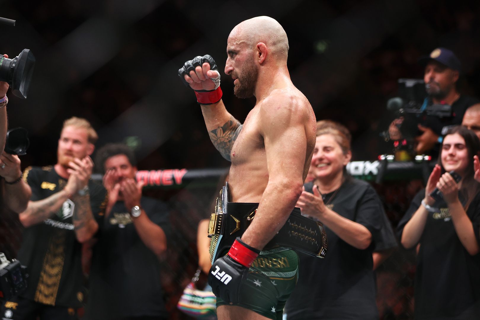 Волкановски зарадва родната публика на UFC 325