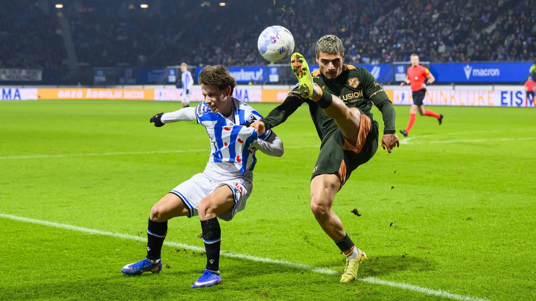 Християн Петров изгледа от пейката равенство на Хееренвеен