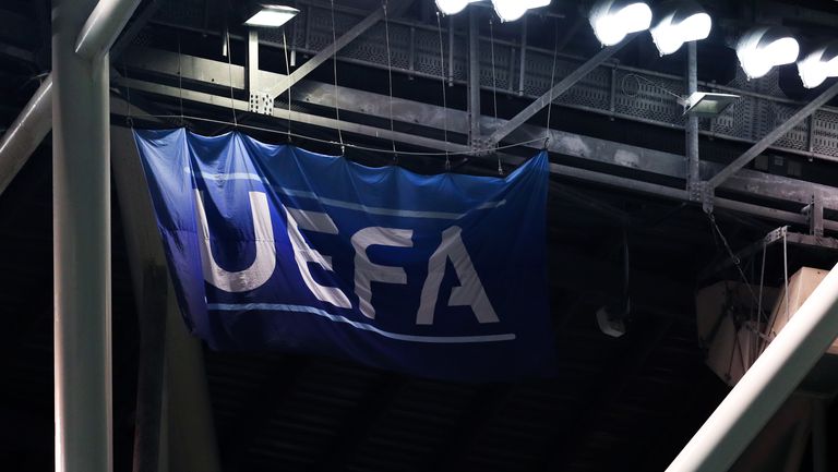  Шефът на съветския футбол резервира постовете си в УЕФА, настояват от Москва 