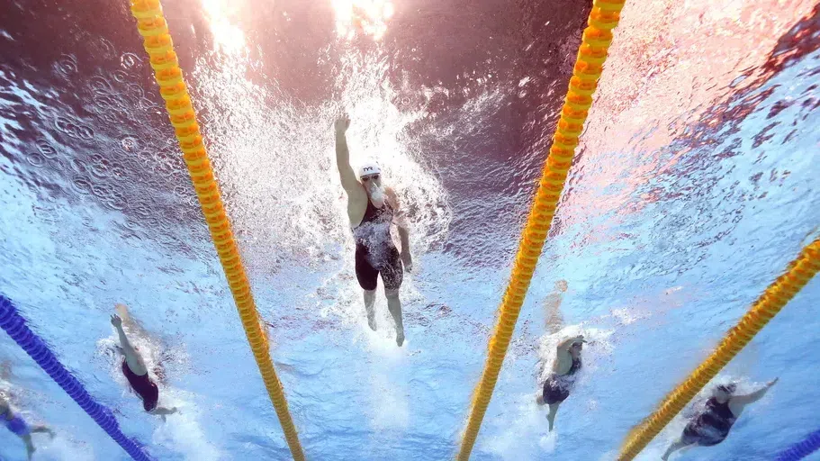 ФИНА ще допуска неутрални спортисти от Русия и Беларус на международни състезания по плуване