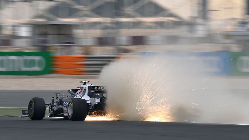 От днес замразяват моторите във Формула 1