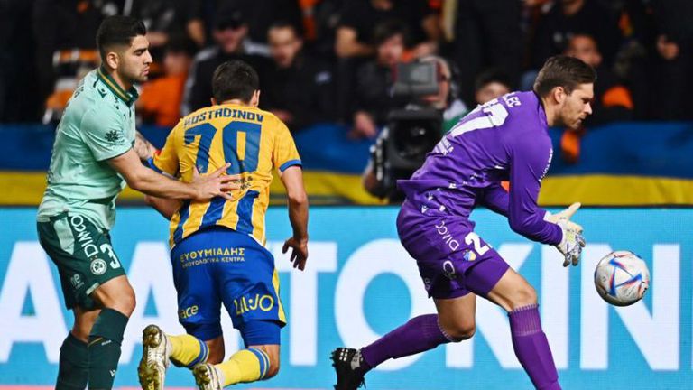 Георги Костадинов игра цял мач и получи жълт картон а