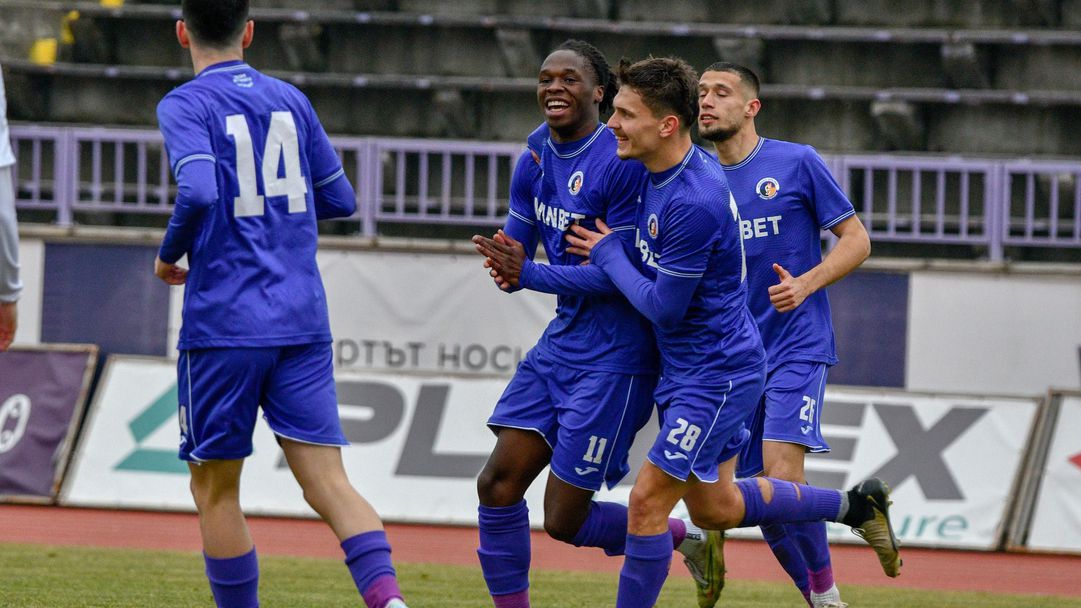 Етър дръпна напред след бой над "комитите"